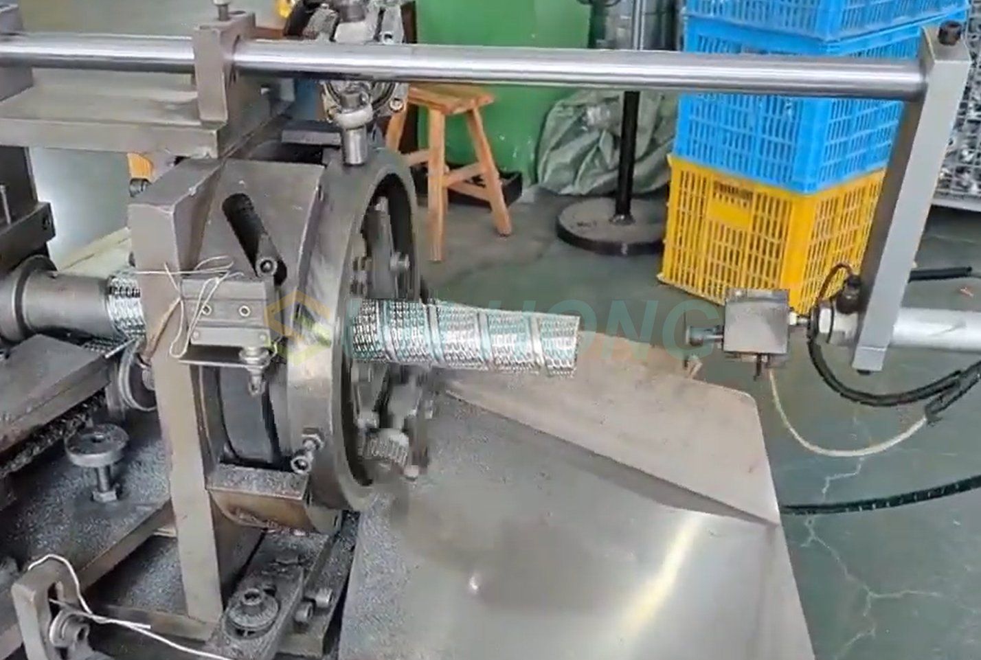 double use spiral center tube making machine