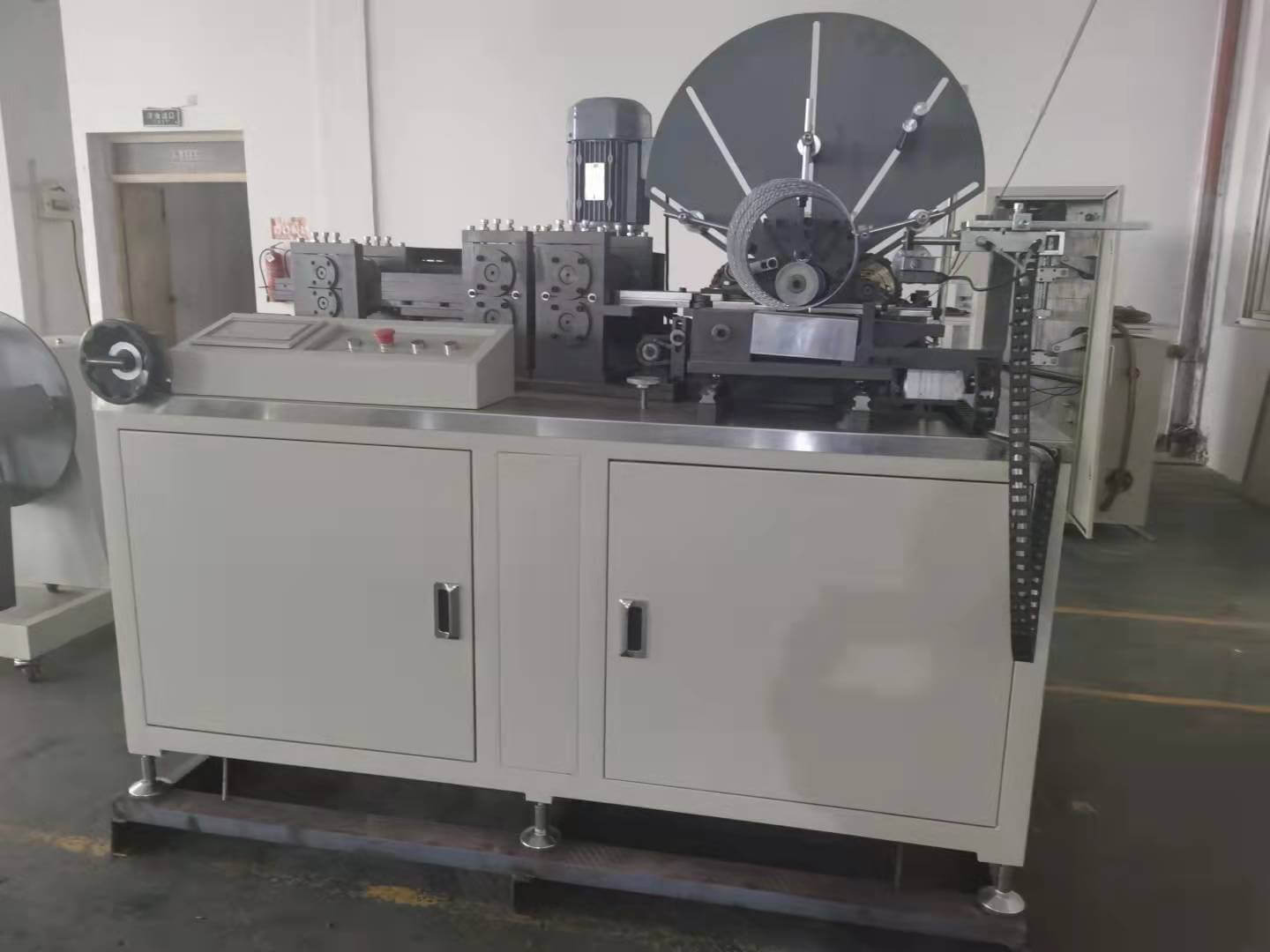 Sun Hong spiral center tube making machine